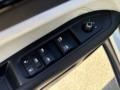 Used 2025 Jeep Compass Limited AWD/4WD image 24