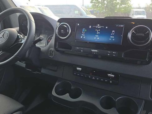 Used 2025 Mercedes-Benz Sprinter 2500 image 11