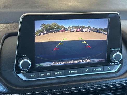 Used 2024 Nissan Rogue S AWD/4WD image 19