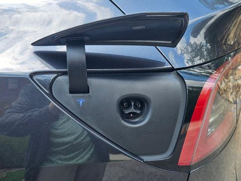 Used 2024 Tesla Model Y Long Range RWD image 31