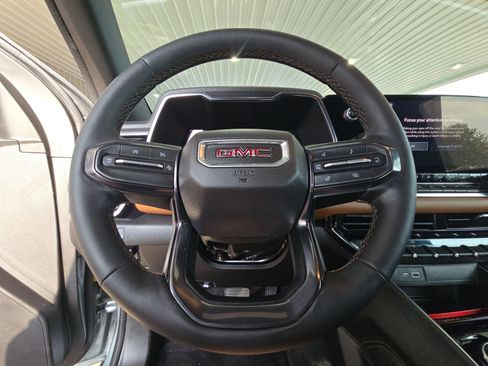 Used 2026 GMC Canyon AT4 w/ Technology Plus Package AWD/4WD image 17
