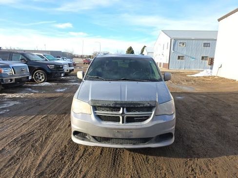 Used 2014 Dodge Grand Caravan SXT image 2