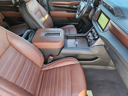 Used 2023 GMC Yukon XL Denali Ultimate image 16