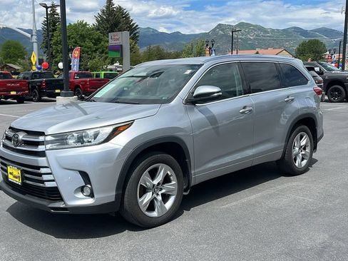 Used 2017 Toyota Highlander Limited w/ Carpet Mat Package AWD/4WD image 7
