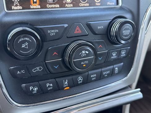 Used 2017 Jeep Grand Cherokee Overland w/ Jeep Active Safety Group AWD/4WD image 21