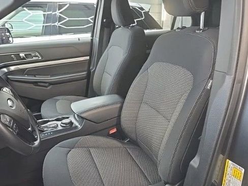 Used 2018 Ford Explorer XLT w/ Equipment Group 201A image 3