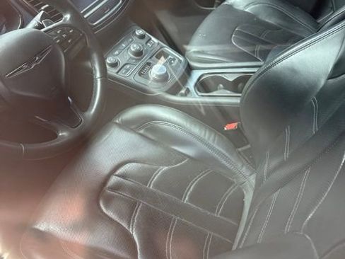 Used 2015 Chrysler 200 S w/ Navigation & Sound Group I FWD image 4