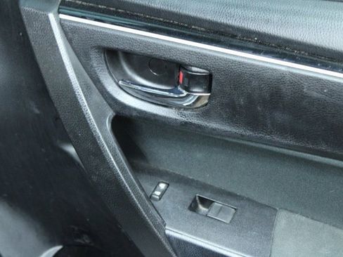 Used 2018 Toyota Corolla LE image 9