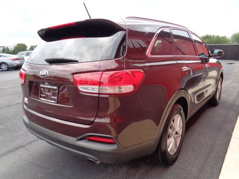 Used 2018 Kia Sorento FWD V6 image 5