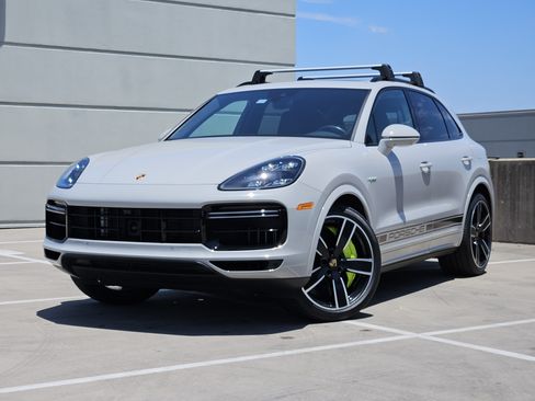 Certified 2023 Porsche Cayenne Turbo S AWD/4WD image 1