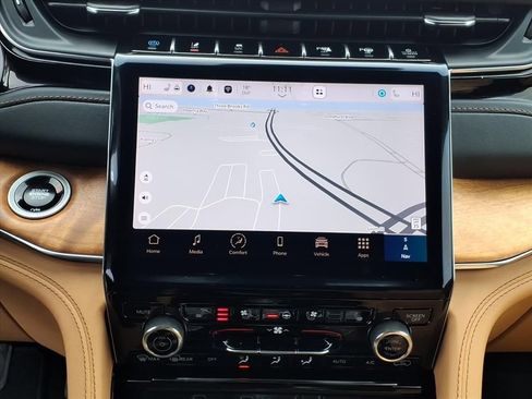 Used 2024 Jeep Grand Cherokee Summit image 7