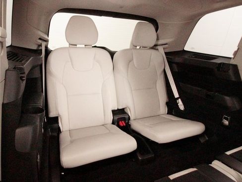 Used 2023 Volvo XC90 T8 Plus w/ Protection Package Premier image 21