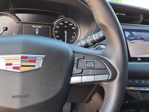 Used 2021 Cadillac XT4 Premium Luxury FWD image 26