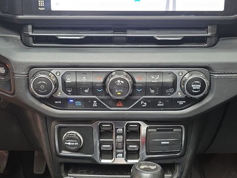 Used 2024 Jeep Wrangler High Altitude image 30