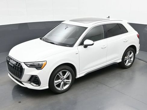 Used 2020 Audi Q3 2.0T Premium w/ Convenience Package AWD/4WD image 24