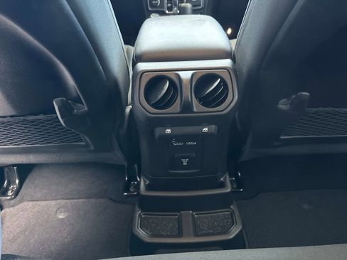 Used 2025 Jeep Wrangler Unlimited Rubicon 4xe image 16