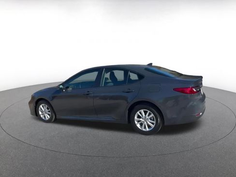 Used 2025 Toyota Camry LE image 10
