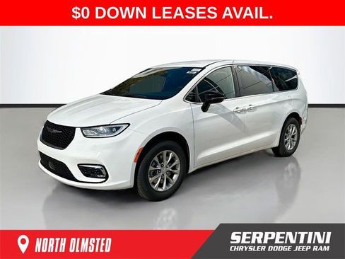 New 2026 Chrysler Pacifica Select image 1