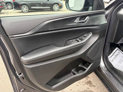 New 2025 Jeep Grand Cherokee L Altitude image 9