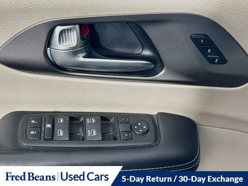 Used 2023 Chrysler Pacifica Touring-L FWD image 24