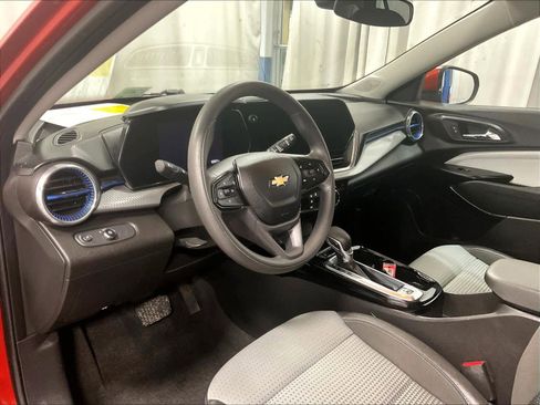 Used 2024 Chevrolet Trax LT image 8