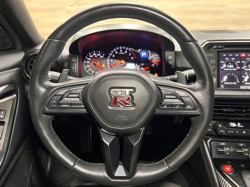Used 2020 Nissan GT-R Premium w/ Premium Interior Package image 9