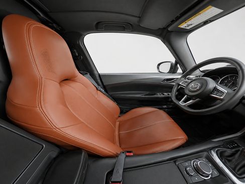 Used 2022 MAZDA MX-5 Miata RF Grand Touring w/ Appearance Package RWD image 9