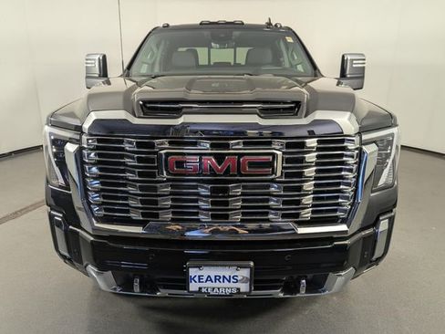 Used 2025 GMC Sierra 2500 Denali w/ Technology Package AWD/4WD image 3