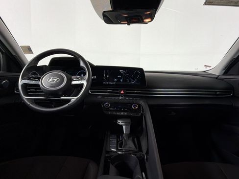 Used 2025 Hyundai Elantra SEL FWD image 15