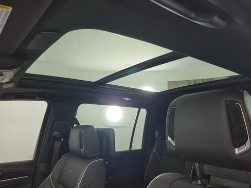 Certified 2023 Cadillac Escalade ESV Sport w/ LPO, ONYX Package image 19