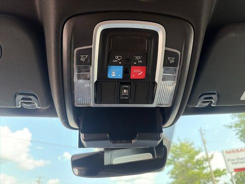 Used 2025 RAM 1500 Laramie AWD/4WD image 36