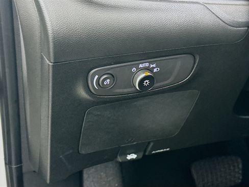 Used 2025 Buick Encore GX Preferred image 17