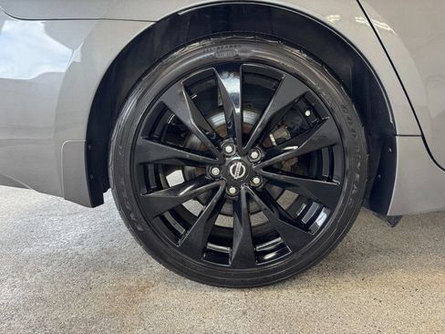 Used 2021 Nissan Maxima SR FWD image 26