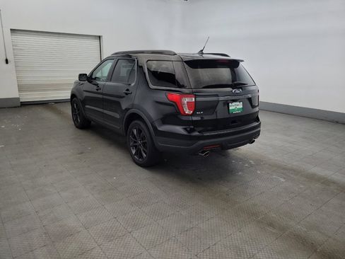Used 2018 Ford Explorer XLT w/ Equipment Group 202A AWD/4WD image 5