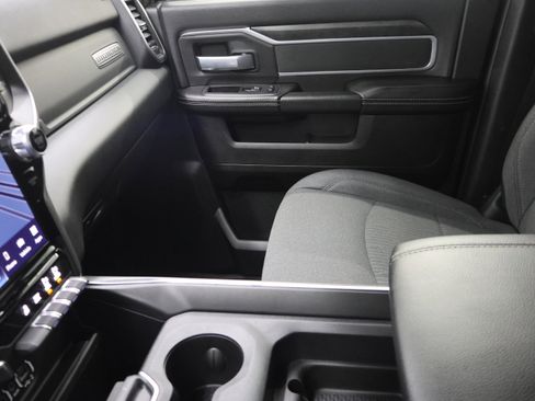 Used 2024 RAM 2500 Big Horn w/ Night Edition AWD/4WD image 12