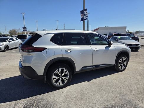 Used 2021 Nissan Rogue SV image 13