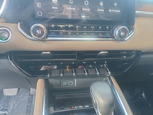 Used 2025 GMC Canyon Denali image 24