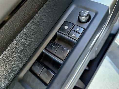 Used 2022 Toyota Tundra SR5 w/ SR5 Convenience Package image 31