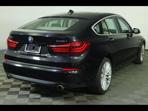 Used 2017 BMW 535i Gran Turismo RWD image 13