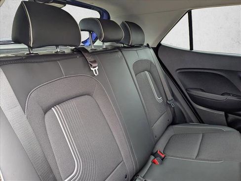 Used 2025 Hyundai Venue Limited FWD image 21