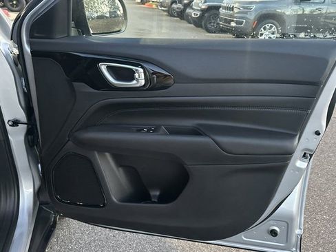 New 2026 Jeep Compass Latitude image 16