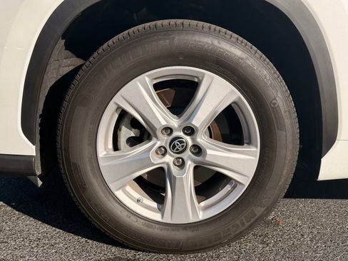 Used 2023 Toyota Highlander LE image 10