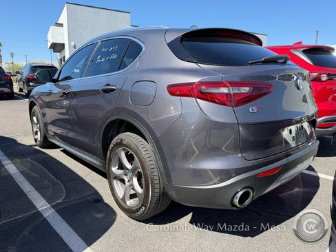 Used 2018 Alfa Romeo Stelvio AWD image 4