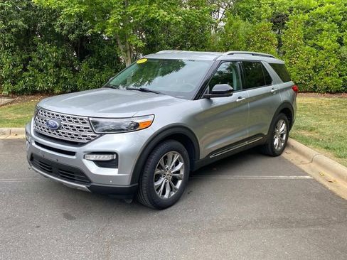 Used 2021 Ford Explorer Limited w/ Equipment Group 301A AWD/4WD image 3