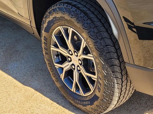 Used 2025 GMC Acadia AT4 image 7