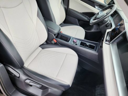 Certified 2026 Volkswagen Tiguan SE AWD/4WD image 11