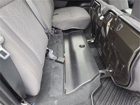 Used 2018 Toyota Tacoma TRD Off-Road w/ Technology Package image 30