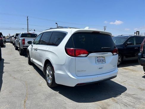 Used 2018 Chrysler Pacifica Limited FWD image 30