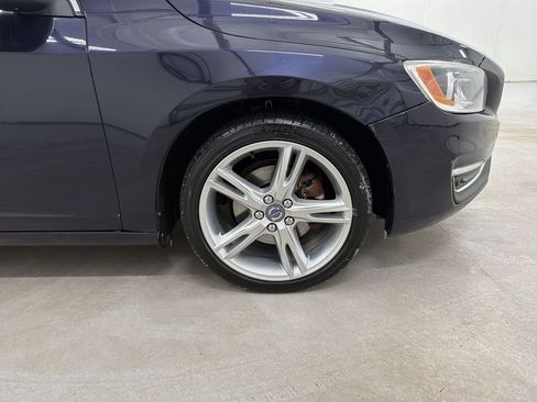 Used 2017 Volvo V60 T5 Premier w/ Convenience Package image 14