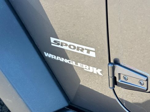 Used 2018 Jeep Wrangler Sport w/ Connectivity Group AWD/4WD image 22